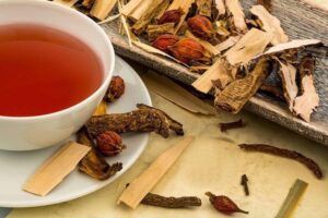Cây phèn đen sau khi sắc thuốc có thể dùng trị sâu răng